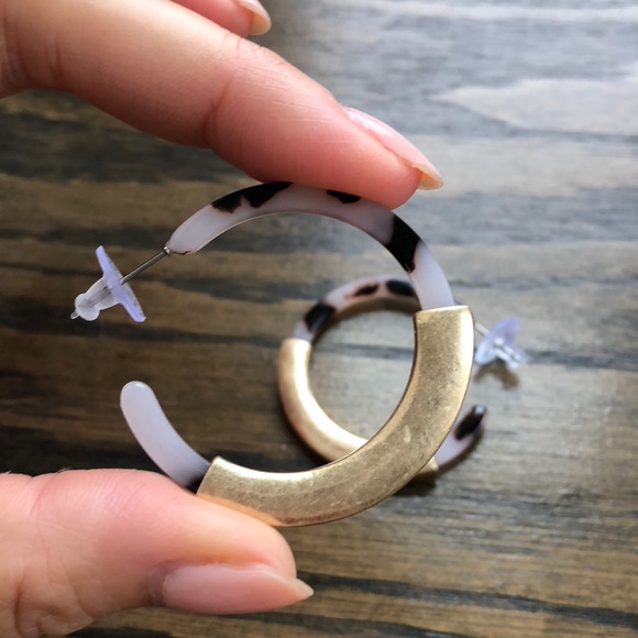 Tortoise Resin and Gold Hoops - Picture 3 of 5